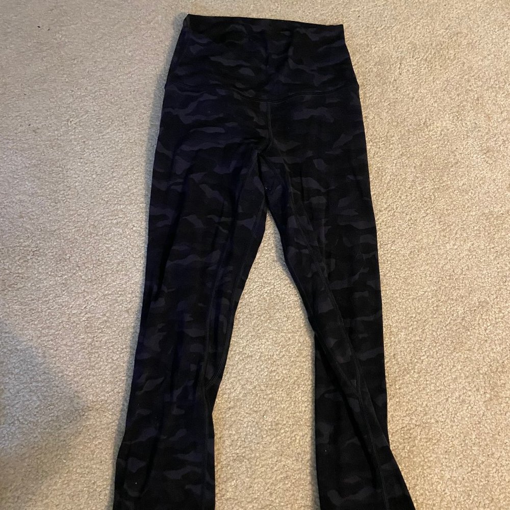 LULULEMON Cropped Black Camo Leggings (2)